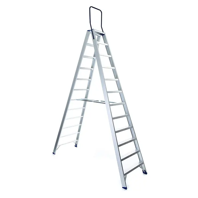 ASC Stehleiter Eurostairs Stufenstehleiter zweiseitig eloxiert mit Bügel 12 Stufen - Anzahl Tritte: 12 Stk., Arbeitshöhe: 4.800 m, Aluminium - Silberne Aluminium-Stehleiter mit schwarzem Handlauf und blauen Akzenten, für Stabilität konzipiert.