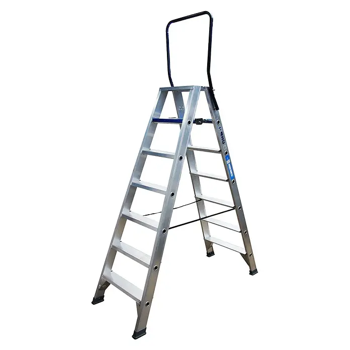 ASC Stehleiter Stufenstehleiter DT-7 doppelseitig 7 Stufen mit 3,77m Arbeitshöhe - Anzahl Tritte: 7 Stk., Arbeitshöhe: 3.770 m, Aluminium - Silberne Aluminium-Klappleiter mit schwarzem Handlauf und schützenden schwarzen Füßen.