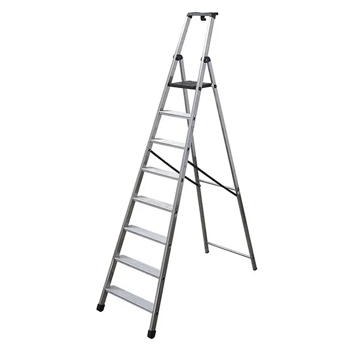 Facal Stehleiter Stufenstehleiter S100 Piu Su Maxi 8 Stufen - Anzahl Tritte: 8 Stk., Arbeitshöhe: 3.720 m, Aluminium - Silberne Aluminium-Stehleiter mit schwarzer oberer Plattform und Füßen, mit mehreren Stufen und Spreizstangen für Stabilität.