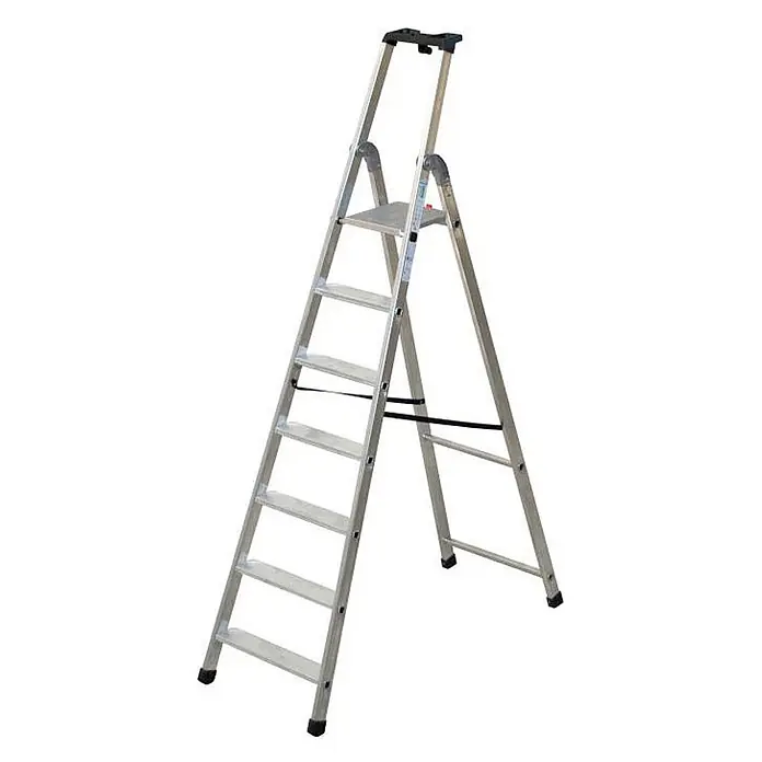Facal Stehleiter Stufenstehleiter QUADRA S300 Aluminium 7 Stufen - Anzahl Tritte: 7 Stk., Arbeitshöhe: 3.390 m, Aluminium - Silberne Aluminium-Klappleiter mit schwarzen Anti-Rutsch-Füßen und Griff, offenstehend zum Gebrauch.