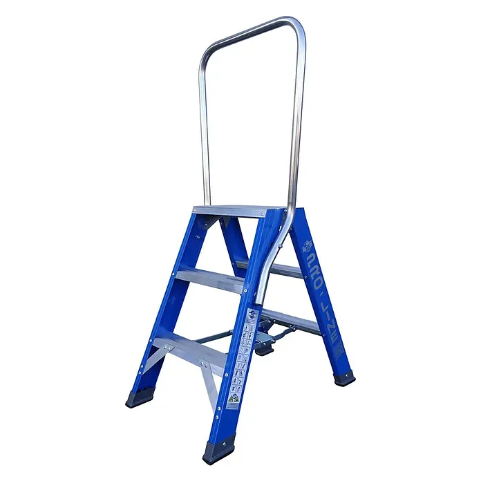ASC Stehleiter Pro-Line XD-Stufenstehleiter DT-3 doppelseitig 3 Stufen mit 2,75m Arbeitsh� - Anzahl Tritte: 3 Stk., Arbeitshöhe: 2.760 m, Aluminium - Blaue Trittleiter mit silbernen Stufen und Sicherheitsgeländer.