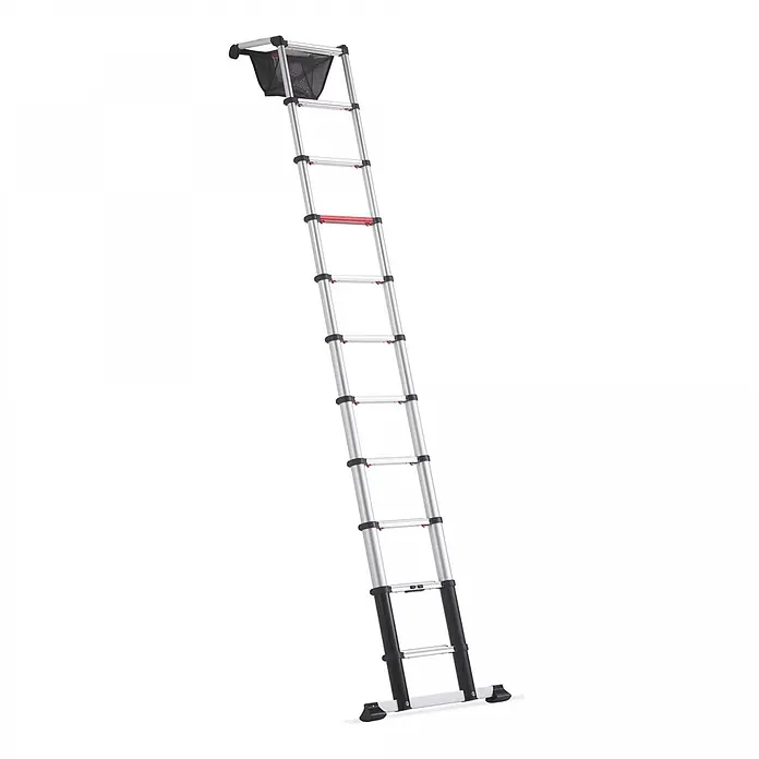 Altrex Teleskopleiter Teleskopleiter Smart Up Pro 11 Sprossen - Anzahl Tritte: 11 Stk., Arbeitshöhe: 4.200 m, Aluminium - Silberne Teleskopleiter mit schwarzen Akzenten, roter Sprosse und schwarzer Netztasche oben.
