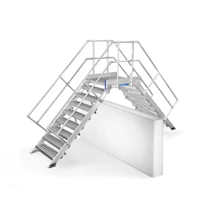 Mauderer Treppenpodest Bavaria Aluminium Überstieg M 1010mm Plattformlänge 1120mm lichte Höhe -  - Silberne Metall-Übersteigtreppe mit Geländern, um eine Wand zu überbrücken.