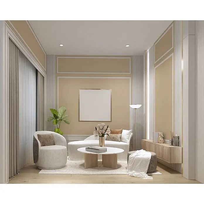 Tadessi Wandfarbe Pastellbeige - Beige, Matt, 5 l - Ein modernes Wohnzimmer mit hellbeigen getäfelten Wänden, einem weißen geschwungenen Sofa, Sessel und einem runden Couchtisch aus Marmor.