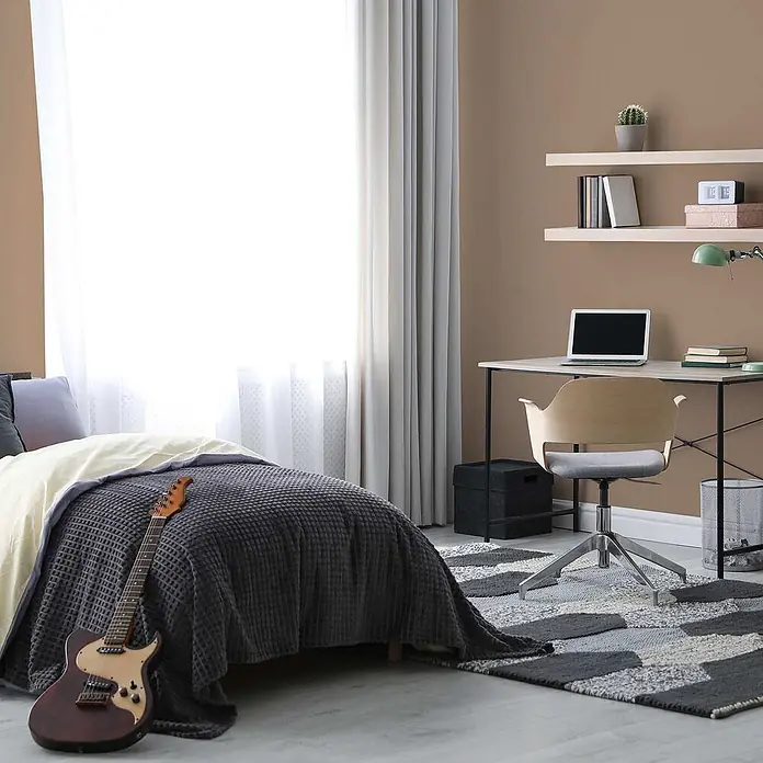 Tadessi Wandfarbe Lederbraun - Braun, Matt, 2,5 l - Dunkle Holz-E-Gitarre mit hellem Schlagbrett lehnt an einem Bett in einem modernen Zimmer.