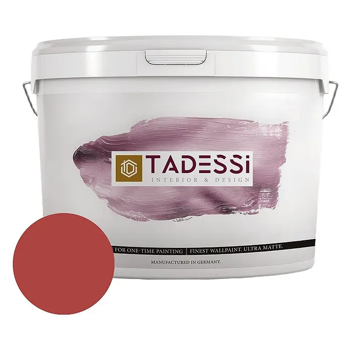 Tadessi Wandfarbe Cherry Rot - Rot, Matt, 5 l - Weißer Tadessi Ultra-Matt Wandfarben-Eimer mit einer rotbraunen Farbprobe.