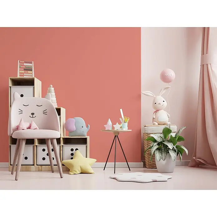 Tadessi Wandfarbe Korallenpink - Rosa, Matt, 2,5 l - Ein fröhliches Kinderzimmer mit rosa Katzenstuhl, Holzregalen voller Spielzeug und einem Plüschhasen.