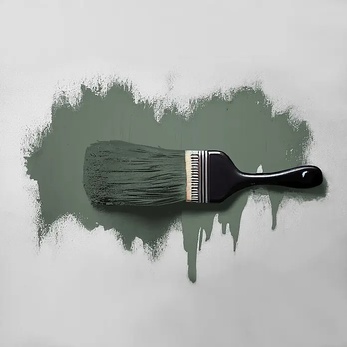 Tadessi Wandfarbe Sage Green - Grün, Matt, 2,5 l - Schwarzer Pinsel mit Naturborsten streicht dunkelgrüne Farbe.