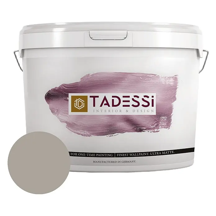 Tadessi Wandfarbe Strandgrau Mocha - Taupe, Matt, 5 l - Weißer Farbeimer mit 'TADESSi'-Logo und einer grauen Farbprobe.