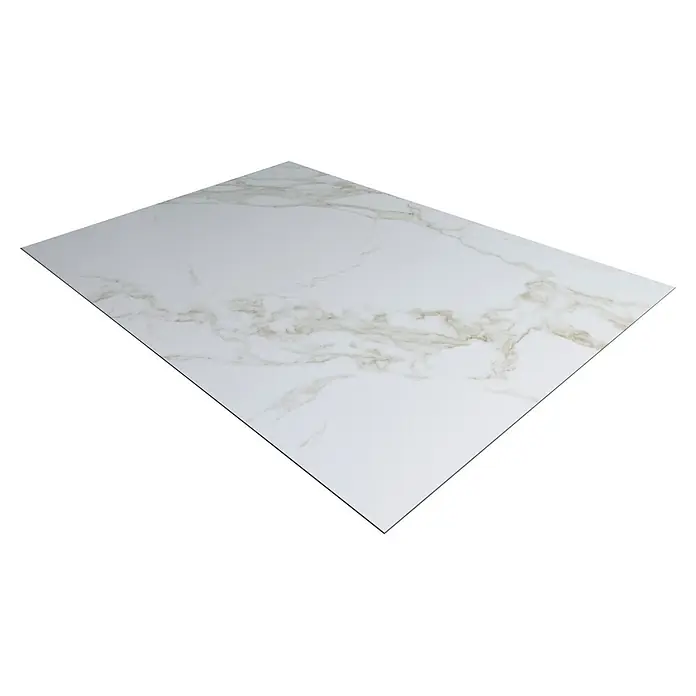 Protector de pared de cocina Marble - L x An x Es: 90 cm x 60 cm x 3 mm, Marfil, Aluminio - Baldosa rectangular blanca con sutil patrón de veteado de mármol.