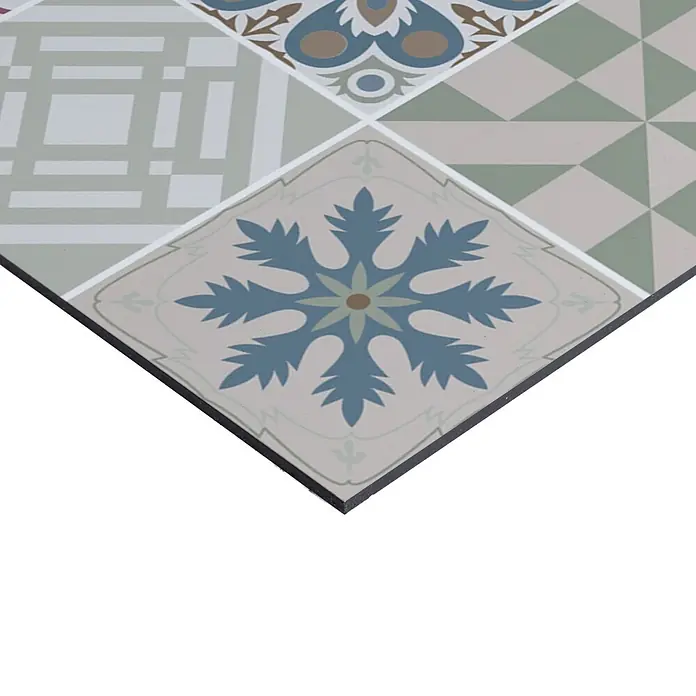 Protector de pared de cocina Mosaico - L x An x Es: 60 cm x 60 cm x 3 mm, Multicolor, Aluminio - Azulejo decorativo multipatrón con diseños geomètricos y florales azules, verdes y marrones.