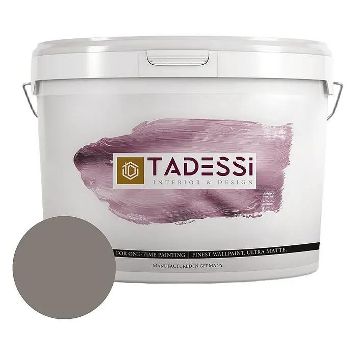 Tadessi Wandfarbe Mocha - Taupe, Matt, 5 l - Weißer Tadessi Farbeimer mit graubraunem Farbmuster für ultramatte Wandfarbe.