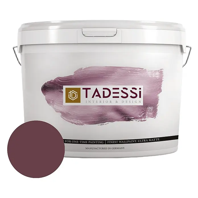 Tadessi Wandfarbe Burgund - Rot, Matt, 2,5 l - Weißer Farbeimer mit Tadessi Etikett und dunkler Pflaumenfarbprobe für ultramatte Wandfarbe.