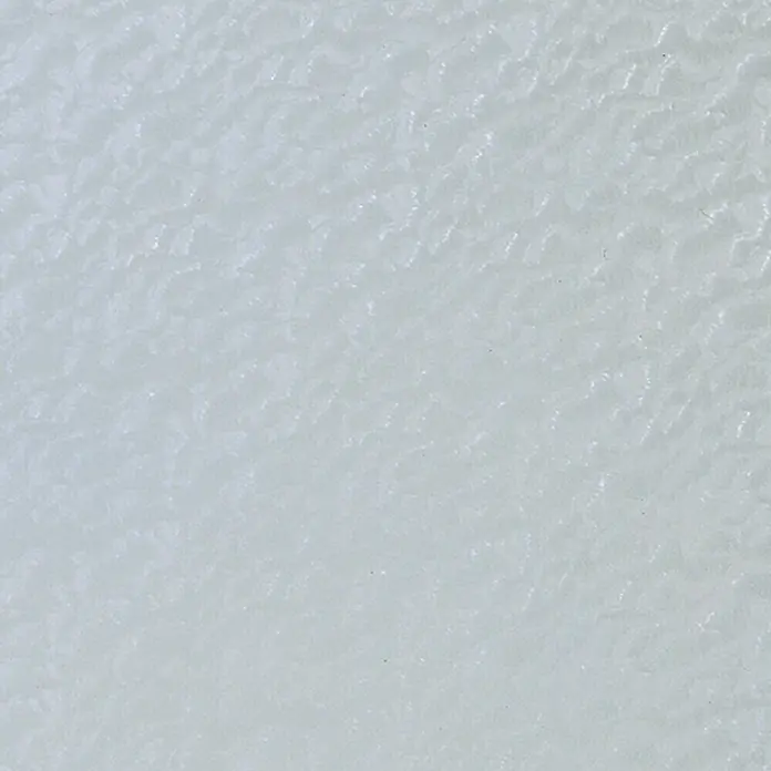 D-c-fix Static Premium Glasfolie Snow - 150 x 45 cm, Transluzent, Statisch haftend - Nahaufnahme einer weißen, strukturierten Oberfläche, ideal als Hintergrund oder für Texturen in Grafikdesignprojekten.