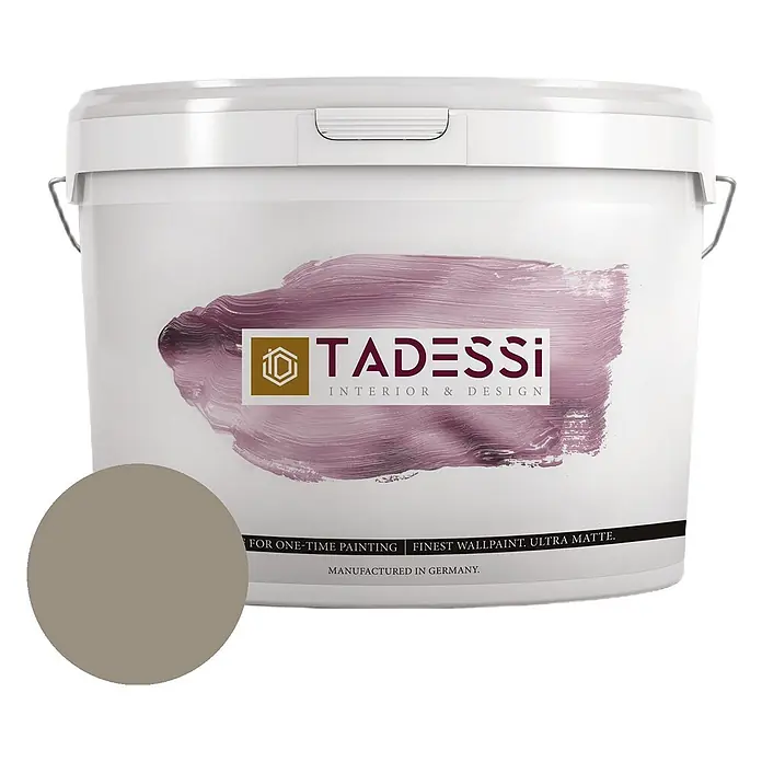 Tadessi Wandfarbe Treibholz Mocha - Taupe, Matt, 2,5 l - Weißer TADESSi Eimer mit ultramatter Wandfarbe und graubrauner Farbmuster.