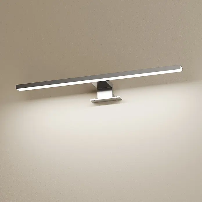 Emke LED-Spiegelleuchte L08 - 8 W, Verchromt - Schlanke, wandmontierte LED-Leuchte aus Metall mit integriertem Lichtstreifen.