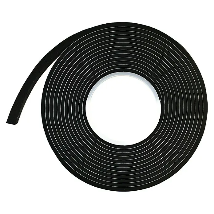 Solid Elements Kompriband - Fugenbreite: 6 – 30 mm, 5,6 m x 15 mm - Eine Rolle selbstklebendes Schaumstoffdichtband auf schwarzem Hintergrund. Ideal zum Abdichten von Fenstern und Türen.