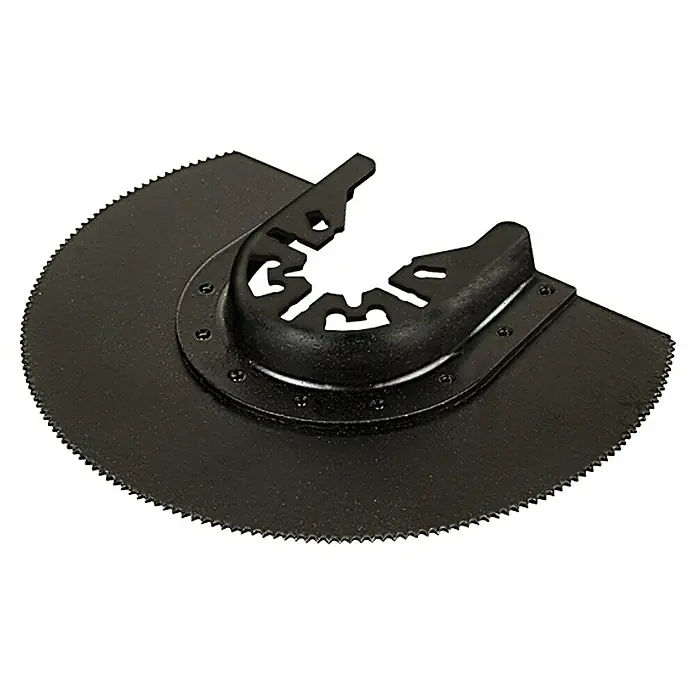 Wolfcraft Sägeblatt für Vibrationssäge halbrund - 85 mm, HS-Stahl - Ein schwarzes oszillierendes Sägeblatt mit gezacktem Rand und einer U-förmigen Aufnahme, perfekt für vielseitige Schneidarbeiten.