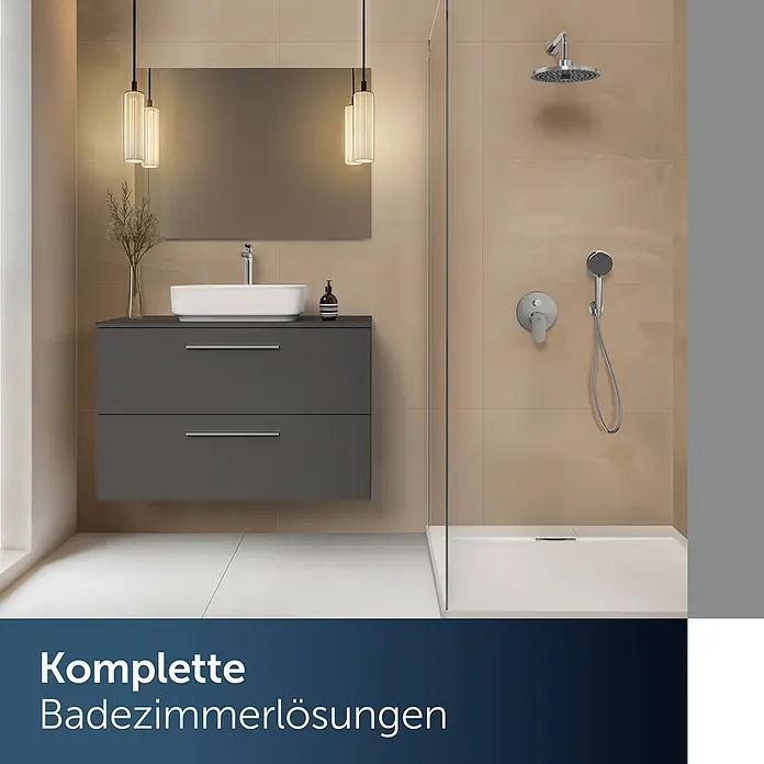 Ideal Standard Alu+ Handbrause Ideal Rain - Durchmesser: 10 cm, Chrom - Modernes Bad mit dunkelgrauem Waschtisch, weißem Waschbecken, Spiegel und Duschkabine.