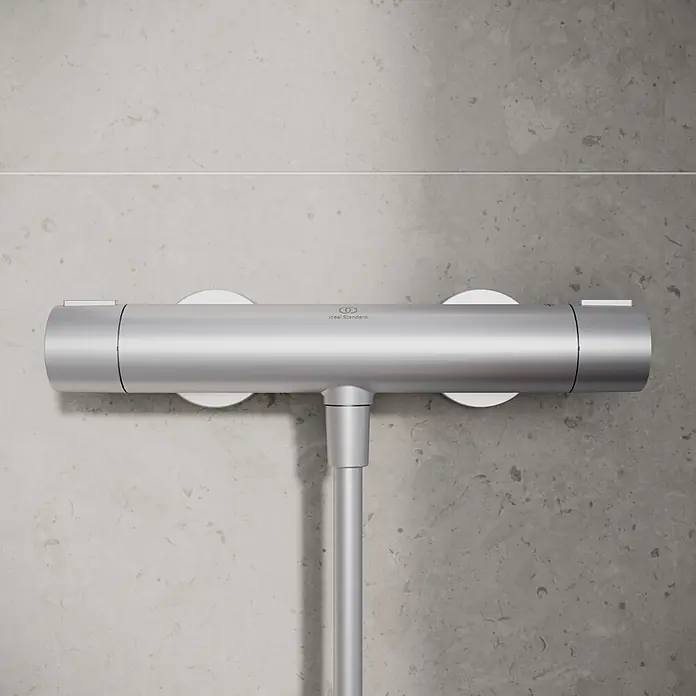 Ideal Standard Alu+ Thermostatarmatur Ceratherm - Breite: 292 mm, Silber - Silberne Duschthermostatarmatur zur Regelung der Wassertemperatur.