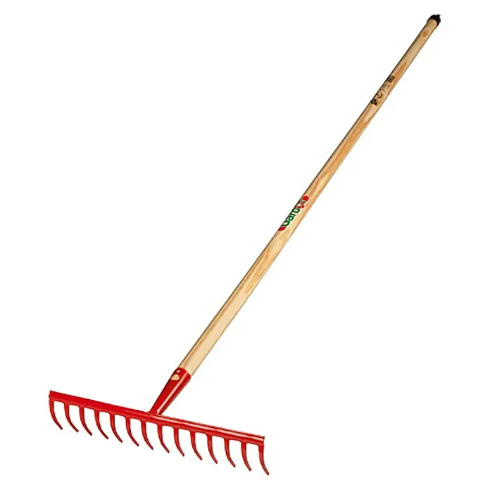 Gardol Gartenrechen - Arbeitsbreite: 35 cm, Anzahl Zinken: 14, Langstiel - Das Bild zeigt einen roten Rechen mit Holzstiel, ein nützliches Werkzeug für Gartenarbeiten wie das Zusammenkehren von Laub.