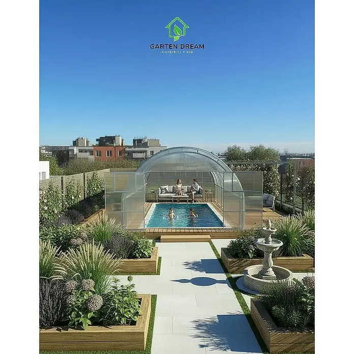 Garten Dream Poolüberdachung Grand Oasis, 10mm Polycarbonate - L x B x H: 400 x 400 x 289 cm - Transparente gewölbte Poolüberdachung über einem Swimmingpool in einem grünen Garten.