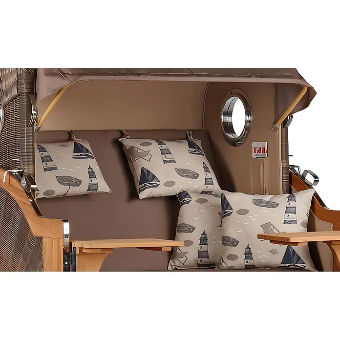 Mr. Deko Strandstuhl 1x Strandkorb Düne Grande Bullauge Teak PE Grey Dessin 540 - 1 Stk., Teakholz. Polyrattan, Rückenlehne verstellbar, Braun - Strandkorb im maritimen Design mit braunem Geflecht, Holzrahmen, beigem Stoff und Kissen mit Leuchttürmen und Segelbooten.