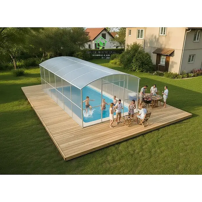 Garten Dream Poolüberdachung Laguna - L x B x H: 1.000 cm x 300 cm x 2.150 mm - Gekrümmte transparente Poolüberdachung mit silbernem Rahmen und integrierter Holzterrasse, genutzt von Personen.