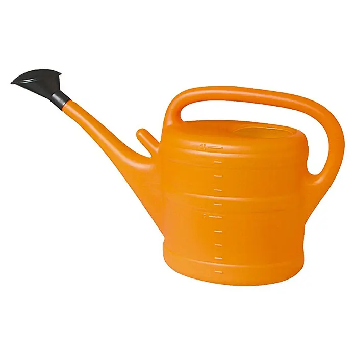 Geli GießkanneOrange, 10 l - Orangefarbene Gießkanne aus Kunststoff mit schwarzem Aufsatz für Gartenarbeit und Bewässerung.