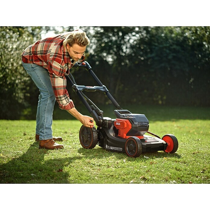 Skil PWRCore 20V Accu grasmaaierset + Gratis Accu Compressor (2 accu's, Snijbreedte: 43 cm) | BAUHAUS