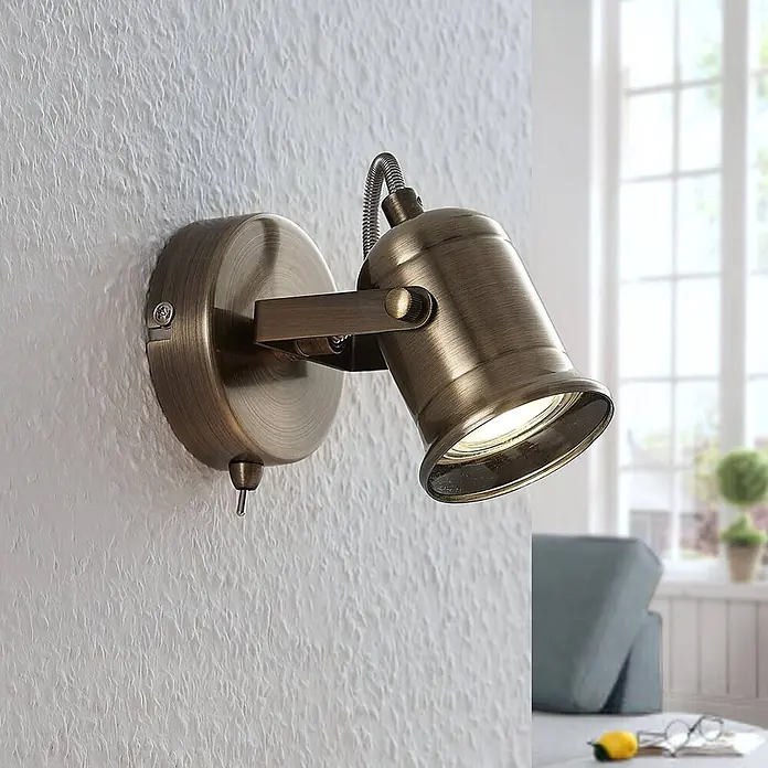 Lindby Wandstrahler Anze - messing / gold, messing / gold, GU10 - Wandmontierter Strahler aus Antikmessing mit verstellbarem Kopf, nach unten leuchtend.
