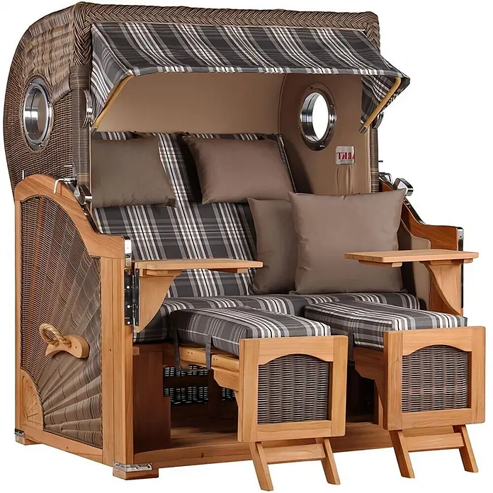 Mr. Deko Strandstuhl Strandkorb Düne Grande Bullauge Teak PE Grey Dessin 522 - 1 Stk., Teakholz. Polyrattan, Rückenlehne verstellbar, PE Grey - Zweisitziger Strandkorb aus braunem Geflecht und hellem Holz, mit karierten und braunen Polstern, Beistelltischen und Fußstützen.