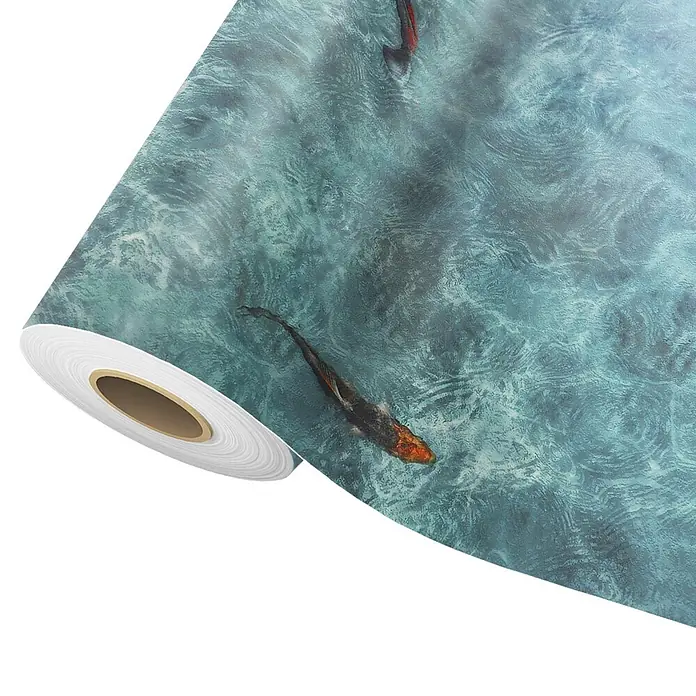 Vinylboden CV-Belag - 1.700 x 200 cm, Koi - Rolle selbstklebender Folie mit blaugrünem Wasser- und Fischmuster.