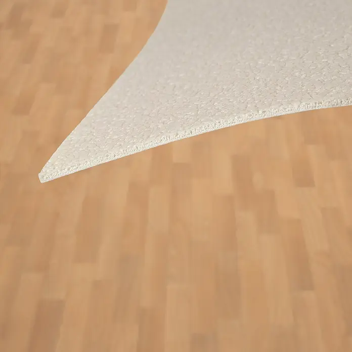 Vinylboden CV-Belag - 600 x 200 cm, Buche-Optik 101S - Cremefarbener Teppich, angehoben, um seine strukturierte Oberfläche und Schaumstoffrückseite auf Holzboden zu zeigen.