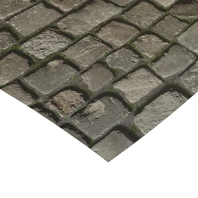 Vinylboden CV-Belag - 50 x 100 cm, Cobble - Strukturiertes graues Kopfsteinpflaster mit unregelmäßigen quadratischen Steinen und grünem Moos in den Fugen.