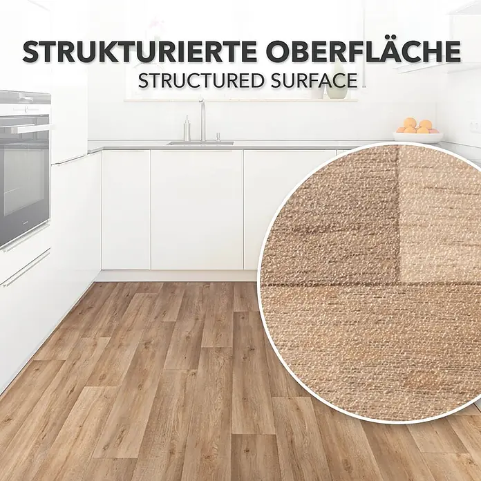 Vinylboden CV-Belag - 1.000 x 200 cm, Silk Oak 973M - Helle Holzoptik-Vinylböden mit strukturierter Oberfläche in einer Küche.