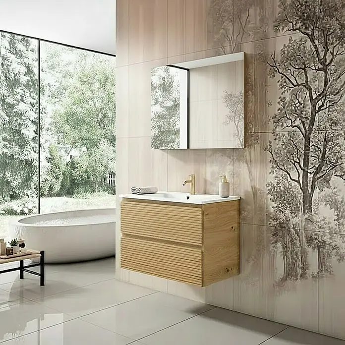 Conjunto de mueble de baño Naomi 2C - Roble garriga, 3 pzs. - Mueble de baño de madera clara suspendido con lavabo blanco y grifo dorado en un baño moderno.