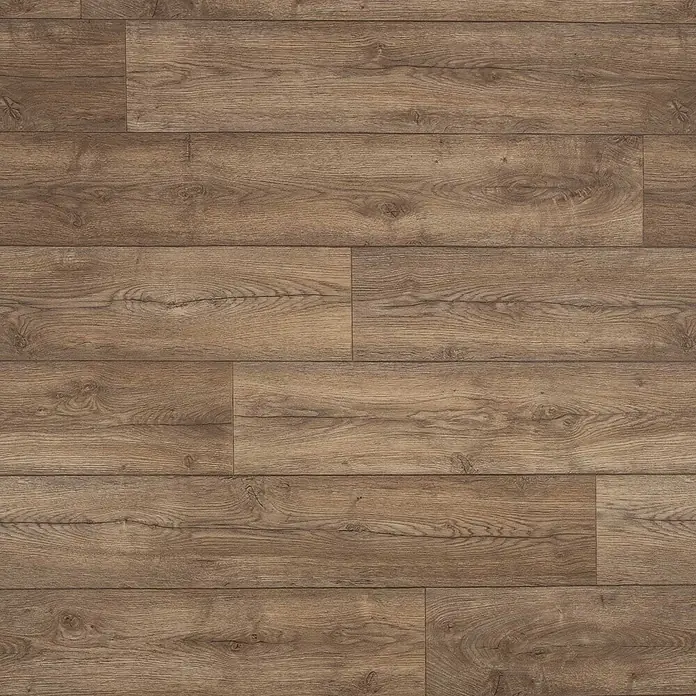 Vinylboden CV-Belag - 500 x 100 cm, Eiche Antik 606M - Mittelbraune Holzoptik-Bodenplanken mit sichtbarer Maserung und Ästen, im Versatz verlegt.