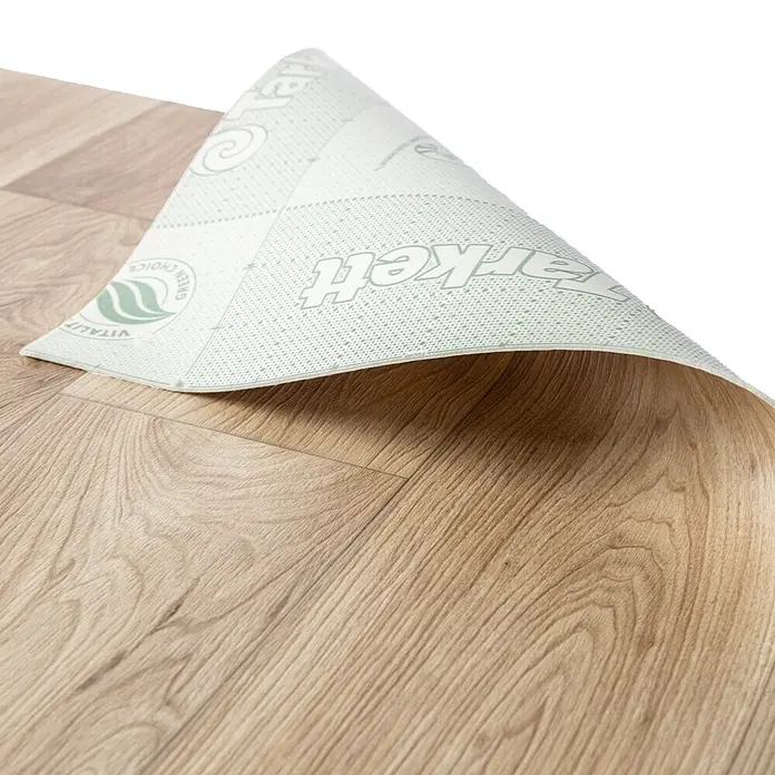 Vinylboden CV-Belag - 350 x 200 cm, Eiche Antik Wagner 1 - Heller Vinylboden in Holzoptik, ein Stück hochgeklappt zeigt die gemusterte Rückseite.