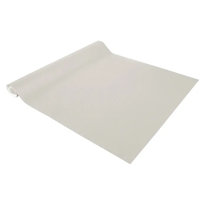 Vinylboden CV-Belag - 900 x 100 cm, Hellgrau, Fairplay - Weiße, strukturierte Anti-Rutsch-Matte, teilweise ausgerollt, mit Wabenmuster.