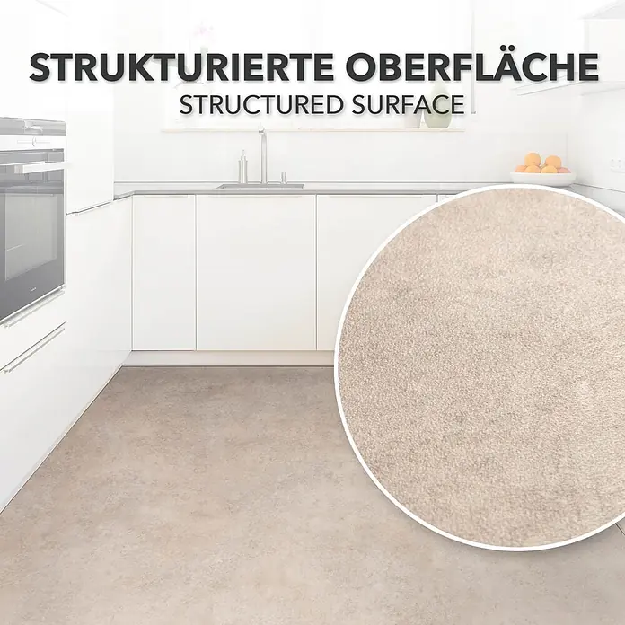 Vinylboden CV-Belag - 700 x 100 cm, Midas 139L - Strukturierter beiger Bodenbelag in moderner Küche, Nahaufnahme hebt Textur hervor.