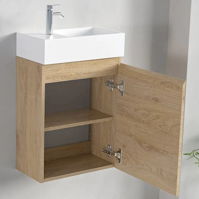 LOMAZOO Badmöbel-Set F01-1247-W - Gesamtbreite Badmöbel: 40 cm, Helles Eichenholz - Wandhängender Waschtischunterschrank mit weißem Keramikwaschbecken und heller Holzoptik, Tür offen zu Regalböden.