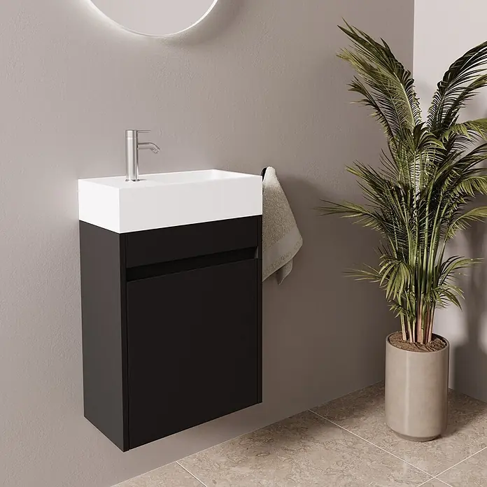 LOMAZOO Badmöbel-Set F02-MZ-W - Gesamtbreite Badmöbel: 40 cm, Mattschwarz - Wandmontierter schwarzer Waschtisch mit weißem Becken und silbernem Wasserhahn in einem modernen Badezimmer.