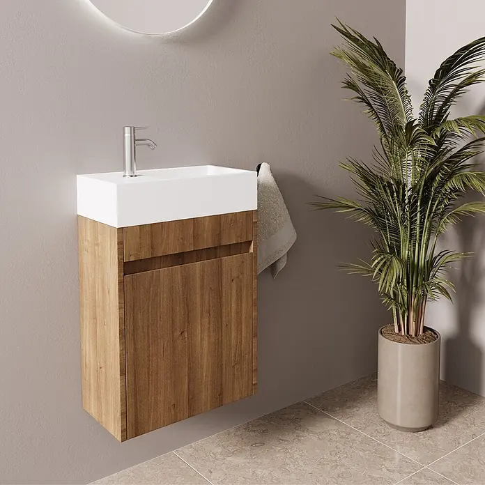 LOMAZOO Badmöbel-Set F02-30052-W - Gesamtbreite Badmöbel: 40 cm, Warme Eiche - Wandhängender Waschtischunterschrank mit weißem Becken und Holzschrank, dazu ein moderner silberner Wasserhahn.