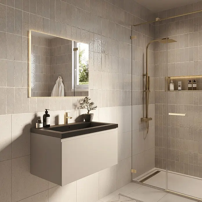 LOMAZOO Badmöbel-Set SOR-BE-WZ-80 - Gesamtbreite Badmöbel: 80 cm, Greige (Graubeige) - Modernes Badezimmer mit Wandwaschtisch, schwarzem Becken, beleuchtetem Spiegel und Glasdusche mit goldenen Armaturen.
