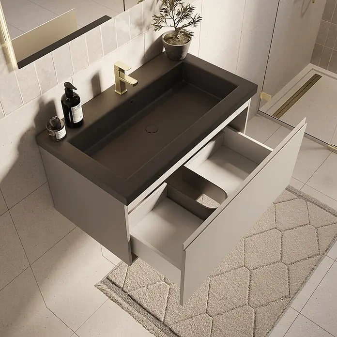 LOMAZOO Badmöbel-Set SOR-BE-WZ-80 - Gesamtbreite Badmöbel: 80 cm, Greige (Graubeige) - Moderner grauer Badschrank mit dunkelgrauem Waschbecken, goldenem Wasserhahn und offenen Schubladen.