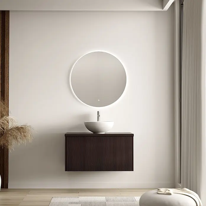 LOMAZOO Badmöbel-Set MES-RIB-WW-80 - Gesamtbreite Badmöbel: 80 cm, Nussbaum - Moderne dunkelbraune geriffelte Wand-Badmöbel mit weißem Waschbecken und beleuchtetem Spiegel.