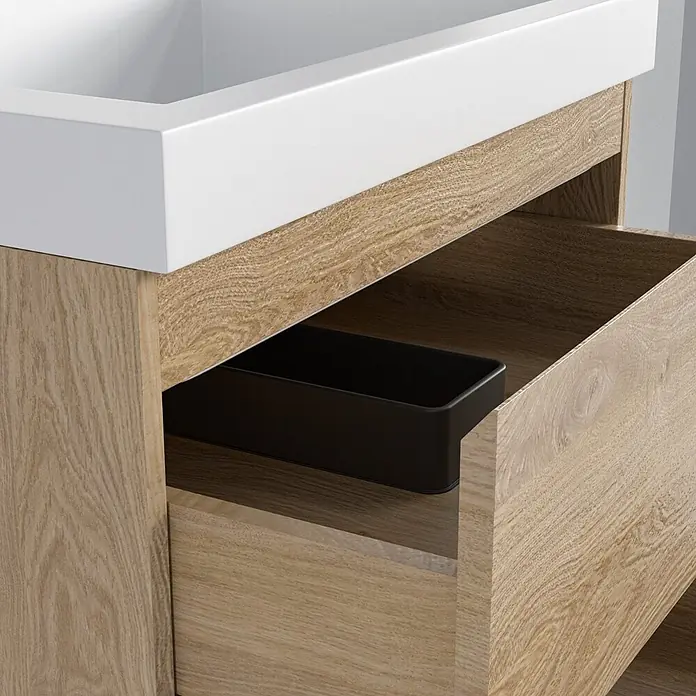 LOMAZOO Badmöbel-Set MON-LE-WW-60 - Gesamtbreite Badmöbel: 60 cm, Helles Eichenholz - Waschtischunterschrank aus hellem Holz mit weißer Spüle und geöffneter Schublade mit schwarzem Organizer.