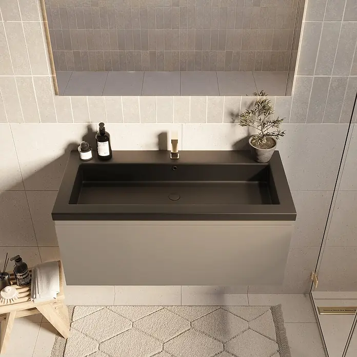 LOMAZOO Badmöbel-Set MOD-BE-WZ-100 - Gesamtbreite Badmöbel: 100 cm, Greige - Moderner Badezimmerschrank mit dunkelgrauem integriertem Waschbecken und hellgrauem Unterschrank in einem zeitgenössischen Bad.