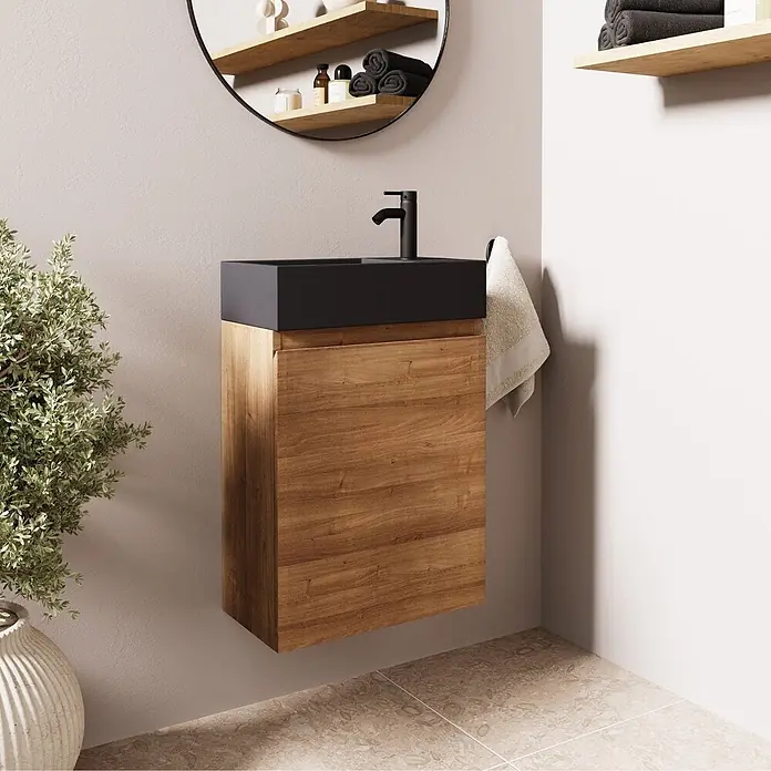 LOMAZOO Badmöbel-Set F01-30052-Z - Gesamtbreite Badmöbel: 40 cm, Warme Eiche - Wandhängender Badunterschrank mit schwarzem Rechteckwaschbecken und Naturholzschrank, in modernem Badezimmer.